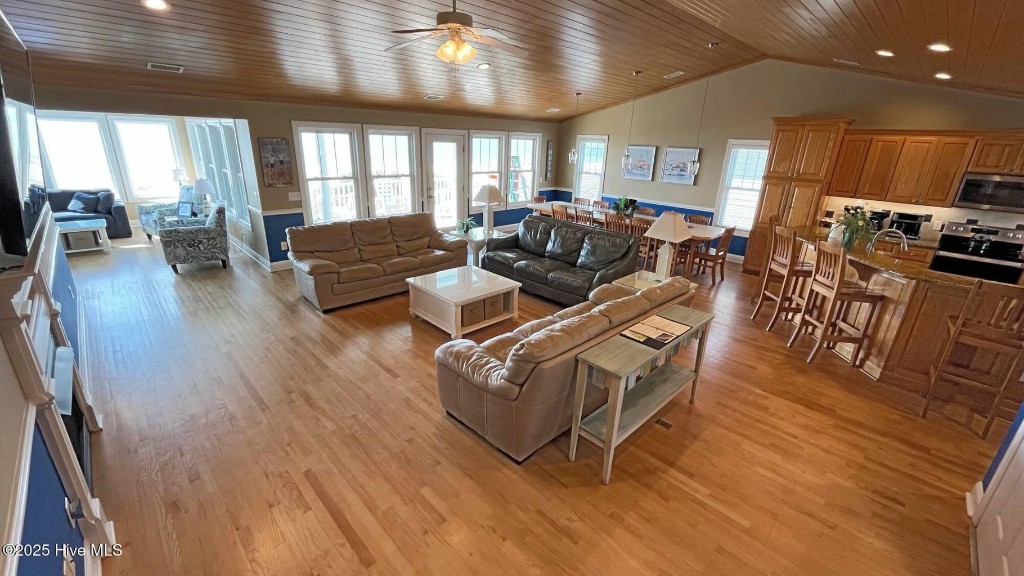 Oceanfront Holden Beach Large Luxury - Photo 13