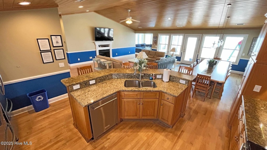 Oceanfront Holden Beach Large Luxury - Interior 2