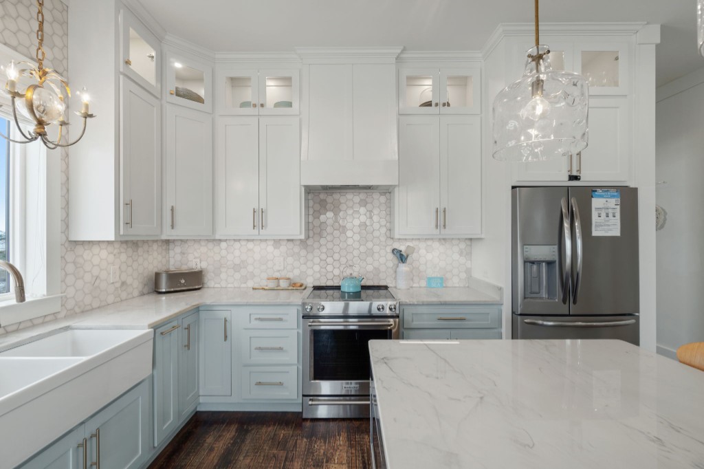 Beachfront Paradise - Interior 1