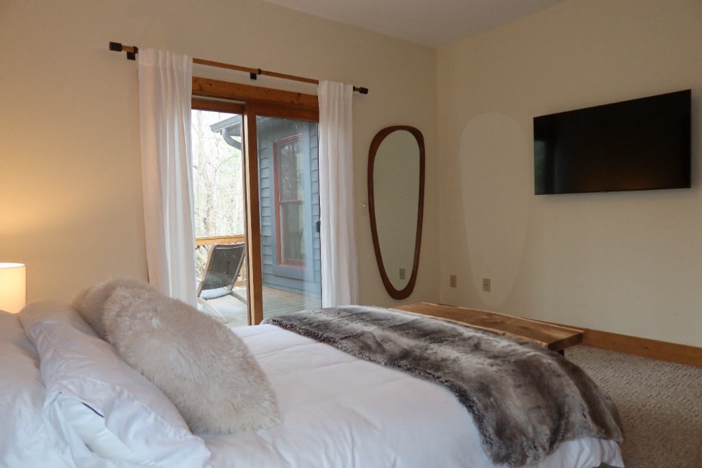 Western North Carolina Chalet w/ Game Room & Decks - Photo 32